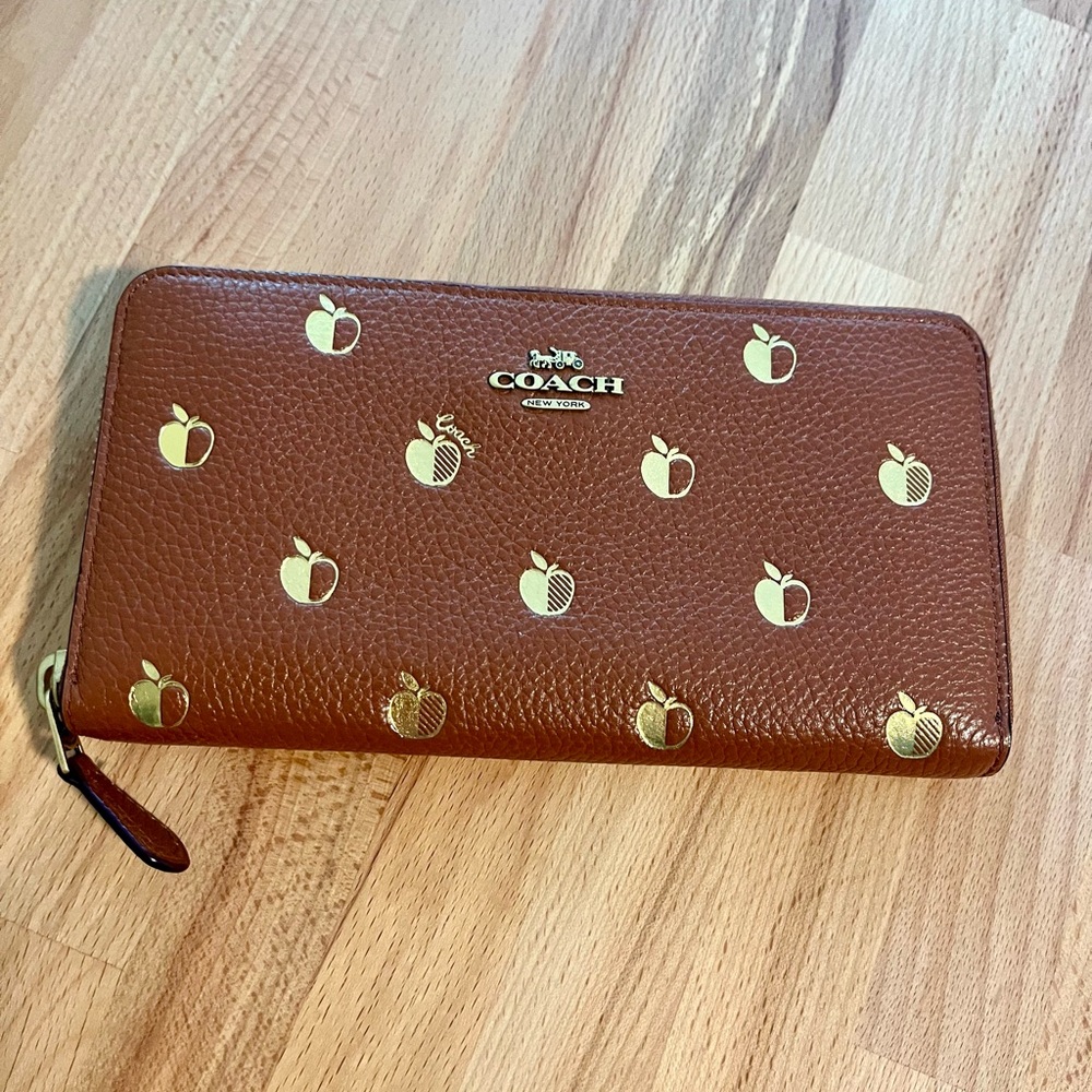 Coach Apple Zip Wallet NWOT